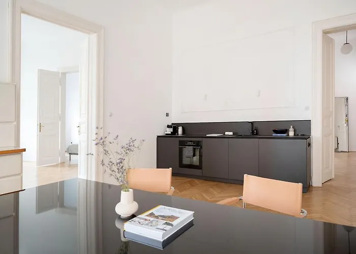 Classic Elegant With Beautiful Daylight דירה *