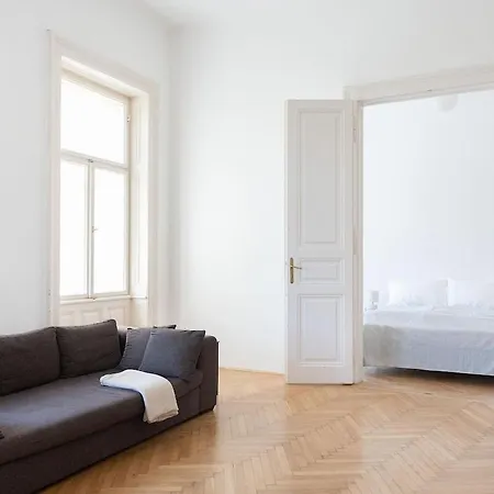 Classic Elegant With Beautiful Daylight Apartament *