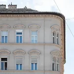 Appartement Classic Elegant With Beautiful Daylight Boedapest