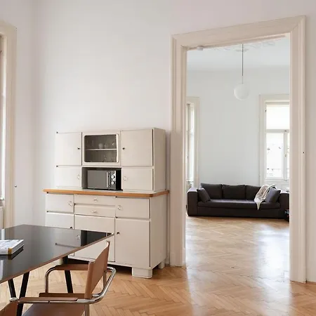 Classic Elegant With Beautiful Daylight * Будапешт