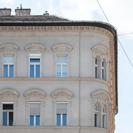 Classic Elegant With Beautiful Daylight * Будапешт