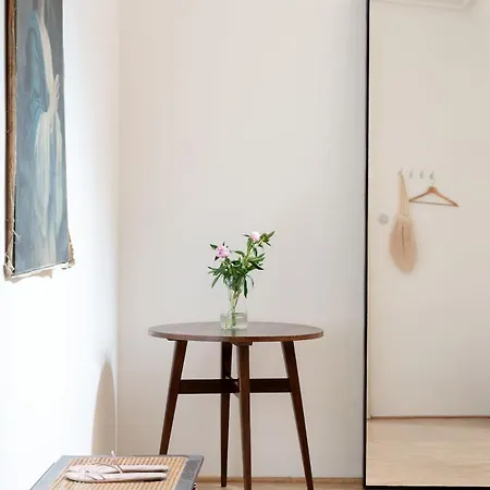 Classic Elegant With Beautiful Daylight Апартаменты