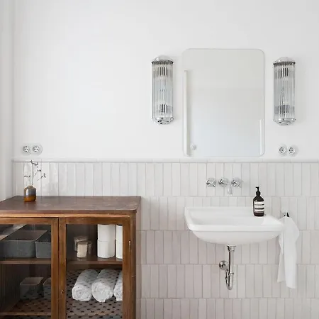 Classic Elegant With Beautiful Daylight Lejlighed