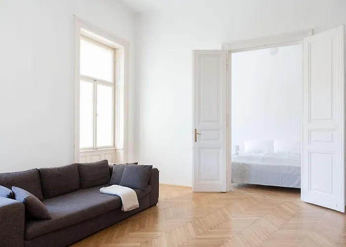 Classic Elegant With Beautiful Daylight Apartament *